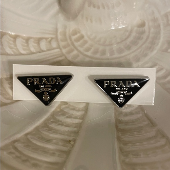 PRADA Charms Pre-Loved 💕Silver & black - Picture 1 of 7